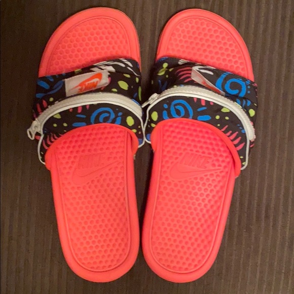 nike flip flops with pocket